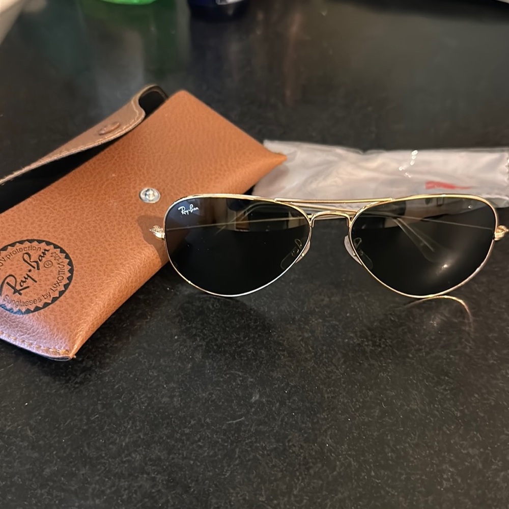 Ray Ban aviators. Like new condition